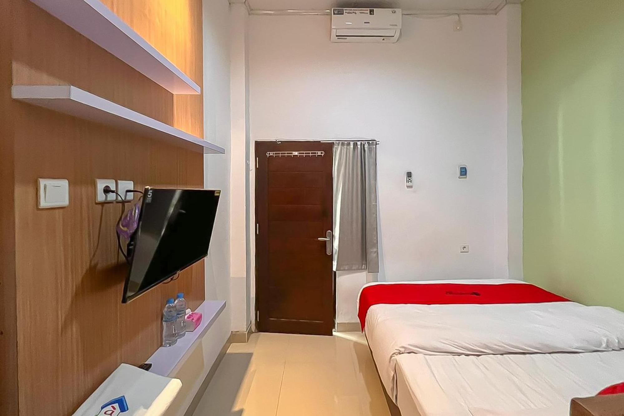 Hotel Reddoorz Syariah Near Universitas Mulawarman